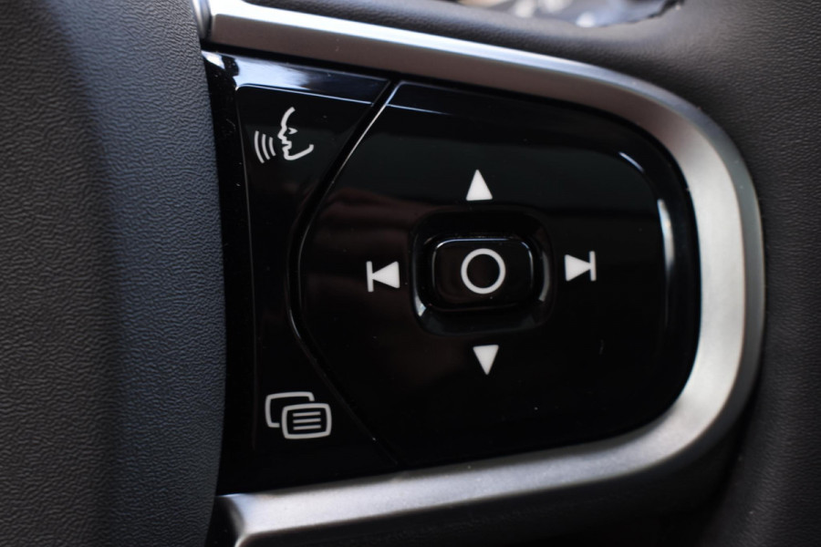 Volvo XC60 T6 350PK Automaat AWD Ultra Dark / Navigatie / 360 Camera / Head Up-Display / Panorama Dak / LM Velgen / Trekhaak