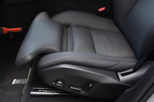 Volvo XC60 T6 350PK Automaat AWD Ultra Dark / Navigatie / 360 Camera / Head Up-Display / Panorama Dak / LM Velgen / Trekhaak