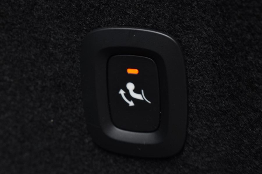 Volvo XC60 T6 350PK Automaat AWD Ultra Dark / Navigatie / 360 Camera / Head Up-Display / Panorama Dak / LM Velgen / Trekhaak