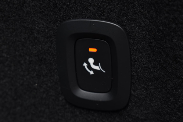 Volvo XC60 T6 350PK Automaat AWD Ultra Dark / Navigatie / 360 Camera / Head Up-Display / Panorama Dak / LM Velgen / Trekhaak