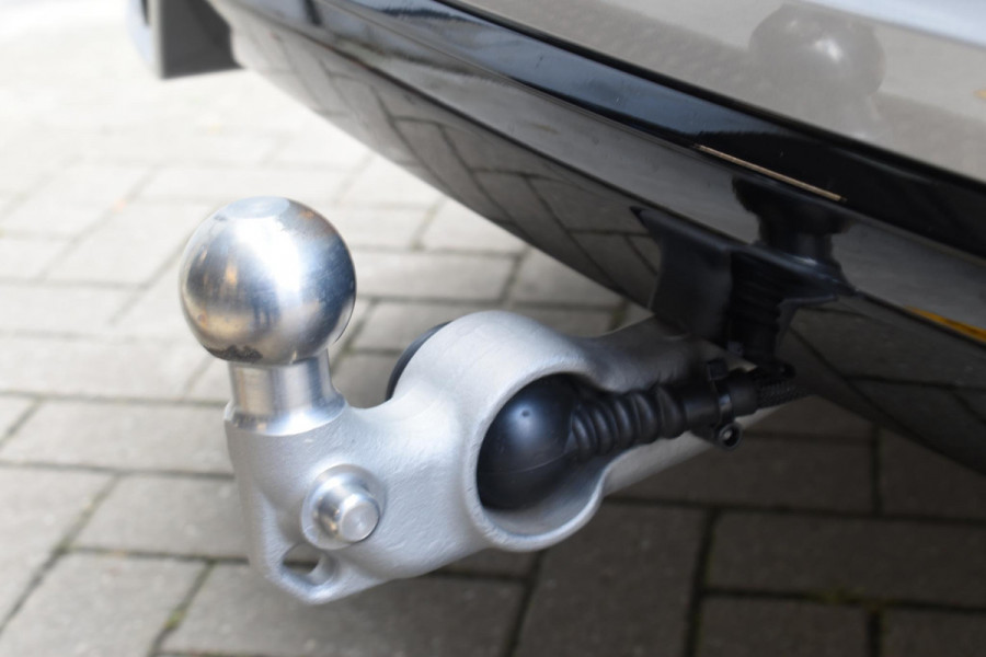 Volvo XC60 T6 350PK Automaat AWD Ultra Dark / Navigatie / 360 Camera / Head Up-Display / Panorama Dak / LM Velgen / Trekhaak