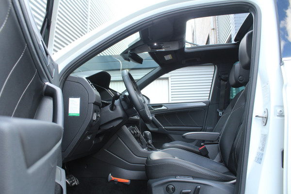 Volkswagen Tiguan 2.0 TSI 221pk 4Motion R Line NL-Auto NAP Panoramadak Clima Cruise Navi Carplay 360 Camera Leder HUD 20"LMV