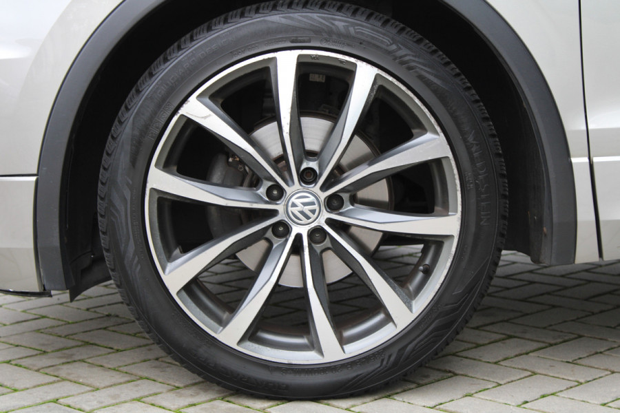 Volkswagen Tiguan 1.4 TSI ACT Comfortline Business | NAP! | R-LINE | DYNAUDIO | STOELVERWARMING | ELEK.TREKHAAK |