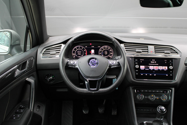 Volkswagen Tiguan 1.4 TSI ACT Comfortline Business | NAP! | R-LINE | DYNAUDIO | STOELVERWARMING | ELEK.TREKHAAK |