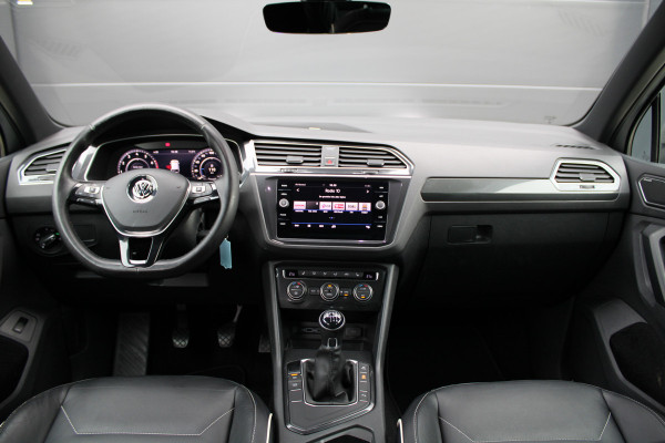 Volkswagen Tiguan 1.4 TSI ACT Comfortline Business | NAP! | R-LINE | DYNAUDIO | STOELVERWARMING | ELEK.TREKHAAK |