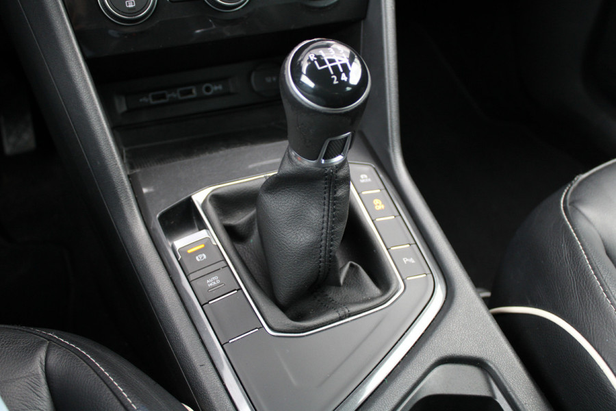 Volkswagen Tiguan 1.4 TSI ACT Comfortline Business | NAP! | R-LINE | DYNAUDIO | STOELVERWARMING | ELEK.TREKHAAK |