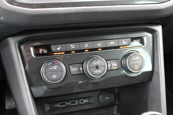 Volkswagen Tiguan 1.4 TSI ACT Comfortline Business | NAP! | R-LINE | DYNAUDIO | STOELVERWARMING | ELEK.TREKHAAK |