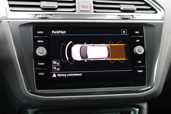Volkswagen Tiguan 1.4 TSI ACT Comfortline Business | NAP! | R-LINE | DYNAUDIO | STOELVERWARMING | ELEK.TREKHAAK |