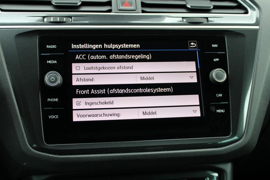 Volkswagen Tiguan 1.4 TSI ACT Comfortline Business | NAP! | R-LINE | DYNAUDIO | STOELVERWARMING | ELEK.TREKHAAK |