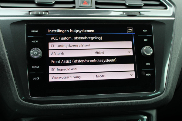 Volkswagen Tiguan 1.4 TSI ACT Comfortline Business | NAP! | R-LINE | DYNAUDIO | STOELVERWARMING | ELEK.TREKHAAK |