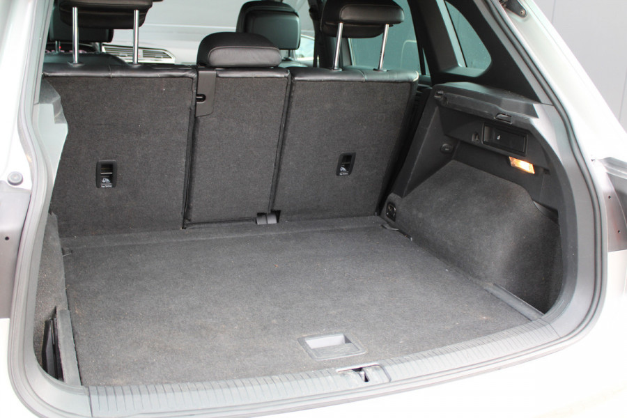 Volkswagen Tiguan 1.4 TSI ACT Comfortline Business | NAP! | R-LINE | DYNAUDIO | STOELVERWARMING | ELEK.TREKHAAK |