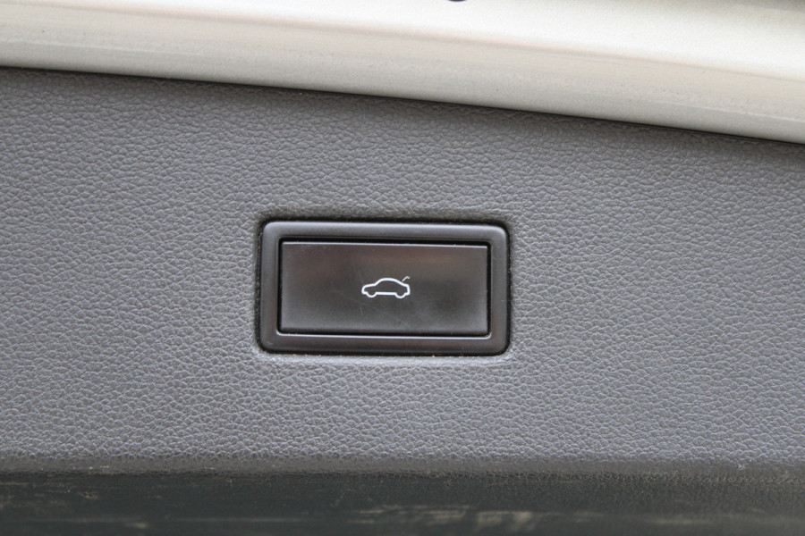 Volkswagen Tiguan 1.4 TSI ACT Comfortline Business | NAP! | R-LINE | DYNAUDIO | STOELVERWARMING | ELEK.TREKHAAK |