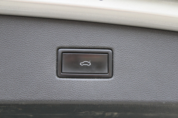 Volkswagen Tiguan 1.4 TSI ACT Comfortline Business | NAP! | R-LINE | DYNAUDIO | STOELVERWARMING | ELEK.TREKHAAK |