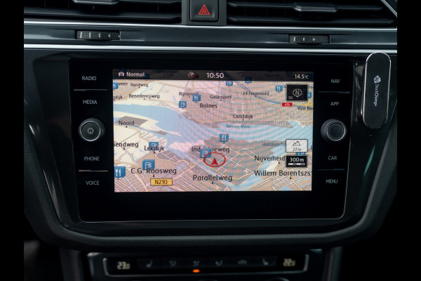 Volkswagen Tiguan 1.5 TSI ACT Highline Business R | LED | Trekhaak wegkl. | Elk. A-klep | Stoelverw. | Prijs Rijklaar!! Volkswagen Tiguan 1.5 TSI ACT Highline Business R | LED | Trekhaak wegkl. | Elk. A-klep | Stoelverw. | Prijs Rijklaar!!