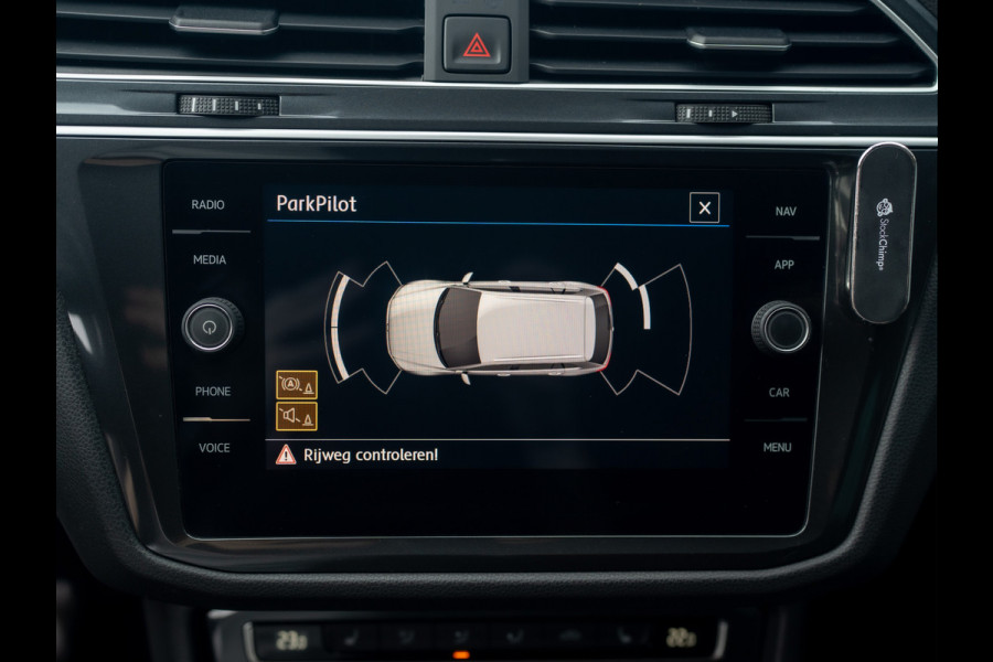 Volkswagen Tiguan 1.5 TSI ACT Highline Business R | LED | Trekhaak wegkl. | Elk. A-klep | Stoelverw. | Prijs Rijklaar!! Volkswagen Tiguan 1.5 TSI ACT Highline Business R | LED | Trekhaak wegkl. | Elk. A-klep | Stoelverw. | Prijs Rijklaar!!