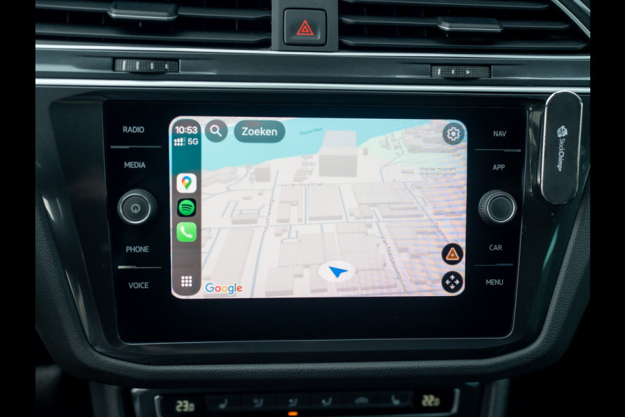 Volkswagen Tiguan 1.5 TSI ACT Highline Business R | LED | Trekhaak wegkl. | Elk. A-klep | Stoelverw. | Prijs Rijklaar!! Volkswagen Tiguan 1.5 TSI ACT Highline Business R | LED | Trekhaak wegkl. | Elk. A-klep | Stoelverw. | Prijs Rijklaar!!