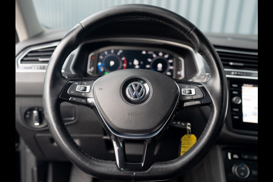 Volkswagen Tiguan 1.5 TSI ACT Highline Business R | LED | Trekhaak wegkl. | Elk. A-klep | Stoelverw. | Prijs Rijklaar!! Volkswagen Tiguan 1.5 TSI ACT Highline Business R | LED | Trekhaak wegkl. | Elk. A-klep | Stoelverw. | Prijs Rijklaar!!