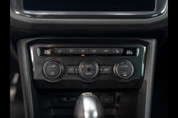 Volkswagen Tiguan 1.5 TSI ACT Highline Business R | LED | Trekhaak wegkl. | Elk. A-klep | Stoelverw. | Prijs Rijklaar!! Volkswagen Tiguan 1.5 TSI ACT Highline Business R | LED | Trekhaak wegkl. | Elk. A-klep | Stoelverw. | Prijs Rijklaar!!