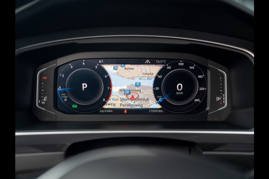 Volkswagen Tiguan 1.5 TSI ACT Highline Business R | LED | Trekhaak wegkl. | Elk. A-klep | Stoelverw. | Prijs Rijklaar!! Volkswagen Tiguan 1.5 TSI ACT Highline Business R | LED | Trekhaak wegkl. | Elk. A-klep | Stoelverw. | Prijs Rijklaar!!