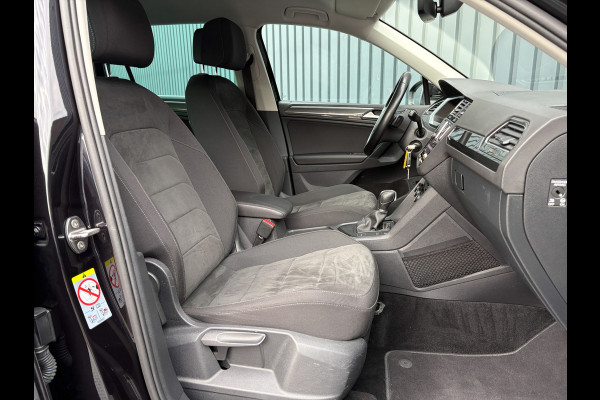 Volkswagen Tiguan 1.5 TSI ACT Highline Business R | LED | Trekhaak wegkl. | Elk. A-klep | Stoelverw. | Prijs Rijklaar!! Volkswagen Tiguan 1.5 TSI ACT Highline Business R | LED | Trekhaak wegkl. | Elk. A-klep | Stoelverw. | Prijs Rijklaar!!