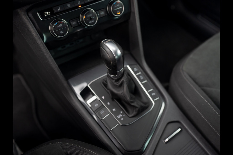 Volkswagen Tiguan 1.5 TSI ACT Highline Business R | LED | Trekhaak wegkl. | Elk. A-klep | Stoelverw. | Prijs Rijklaar!! Volkswagen Tiguan 1.5 TSI ACT Highline Business R | LED | Trekhaak wegkl. | Elk. A-klep | Stoelverw. | Prijs Rijklaar!!