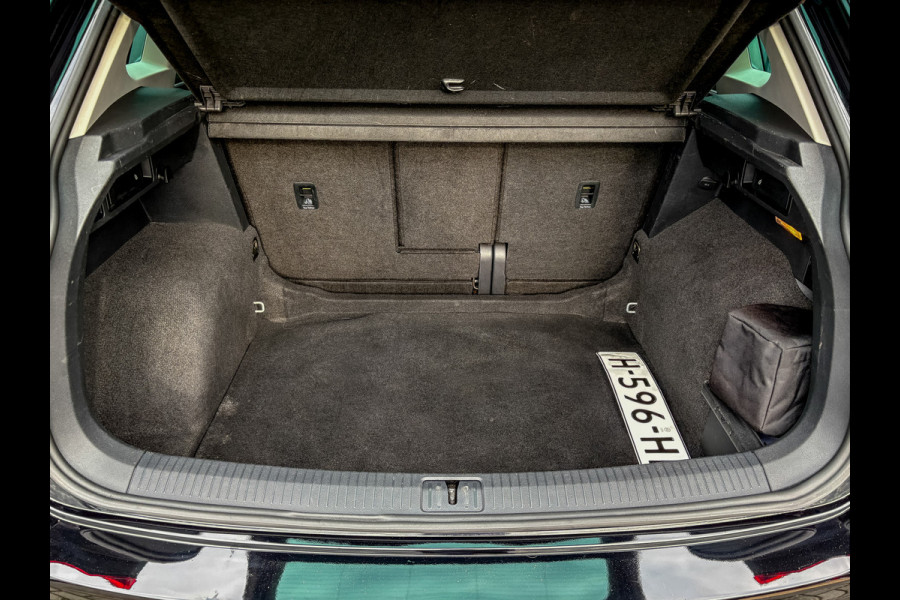 Volkswagen Tiguan 1.5 TSI ACT Highline Business R | LED | Trekhaak wegkl. | Elk. A-klep | Stoelverw. | Prijs Rijklaar!! Volkswagen Tiguan 1.5 TSI ACT Highline Business R | LED | Trekhaak wegkl. | Elk. A-klep | Stoelverw. | Prijs Rijklaar!!
