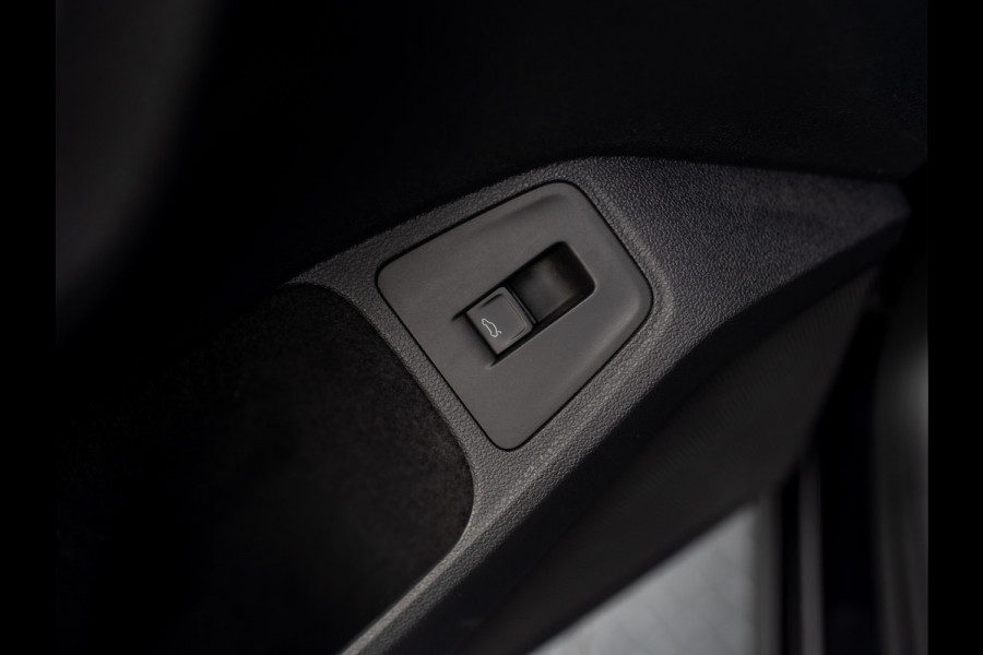 Volkswagen Tiguan 1.5 TSI ACT Highline Business R | LED | Trekhaak wegkl. | Elk. A-klep | Stoelverw. | Prijs Rijklaar!! Volkswagen Tiguan 1.5 TSI ACT Highline Business R | LED | Trekhaak wegkl. | Elk. A-klep | Stoelverw. | Prijs Rijklaar!!