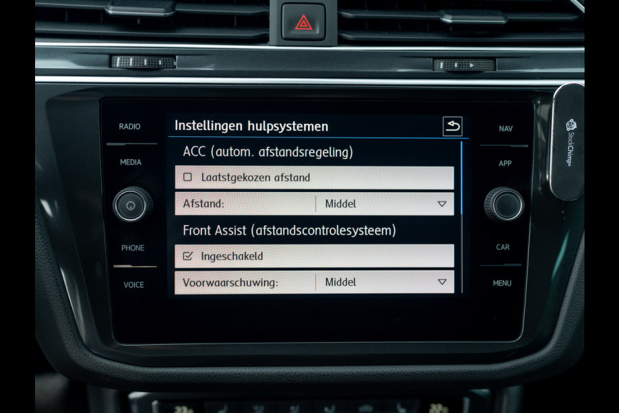 Volkswagen Tiguan 1.5 TSI ACT Highline Business R | LED | Trekhaak wegkl. | Elk. A-klep | Stoelverw. | Prijs Rijklaar!! Volkswagen Tiguan 1.5 TSI ACT Highline Business R | LED | Trekhaak wegkl. | Elk. A-klep | Stoelverw. | Prijs Rijklaar!!