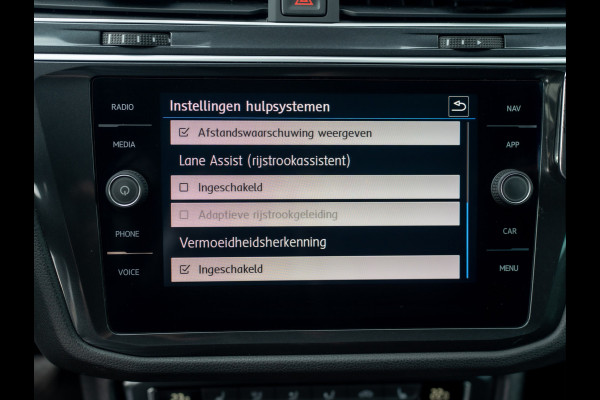 Volkswagen Tiguan 1.5 TSI ACT Highline Business R | LED | Trekhaak wegkl. | Elk. A-klep | Stoelverw. | Prijs Rijklaar!! Volkswagen Tiguan 1.5 TSI ACT Highline Business R | LED | Trekhaak wegkl. | Elk. A-klep | Stoelverw. | Prijs Rijklaar!!