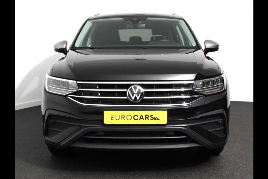 Volkswagen Tiguan Allspace 1.5 TSI DSG7 MOVE DEMO 7-Persoons Trekhaak Navigatie Apple Carplay/Android Auto Camera Parkeersensoren Adaptive Cruise Control  Winterpack Full LED Climate Control