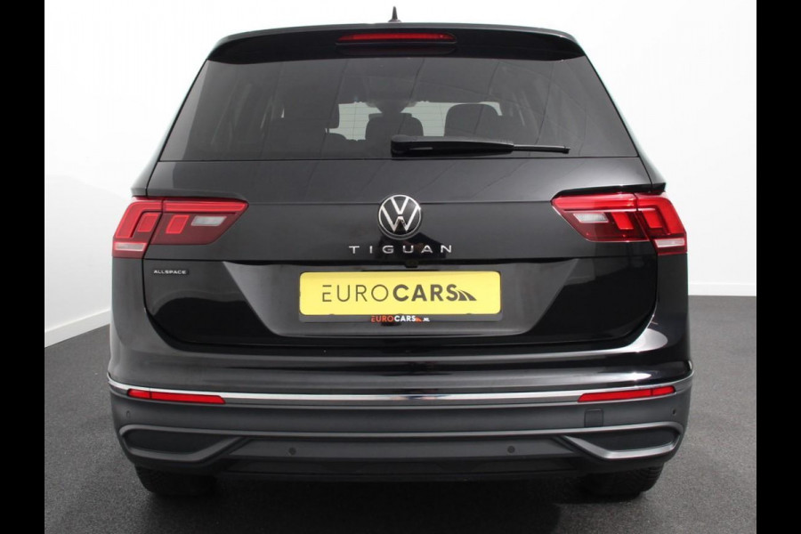 Volkswagen Tiguan Allspace 1.5 TSI DSG7 MOVE DEMO 7-Persoons Trekhaak Navigatie Apple Carplay/Android Auto Camera Parkeersensoren Adaptive Cruise Control  Winterpack Full LED Climate Control