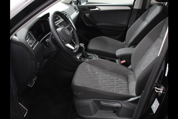 Volkswagen Tiguan Allspace 1.5 TSI DSG7 MOVE DEMO 7-Persoons Trekhaak Navigatie Apple Carplay/Android Auto Camera Parkeersensoren Adaptive Cruise Control  Winterpack Full LED Climate Control