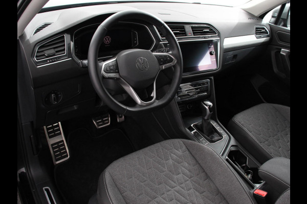 Volkswagen Tiguan Allspace 1.5 TSI DSG7 MOVE DEMO 7-Persoons Trekhaak Navigatie Apple Carplay/Android Auto Camera Parkeersensoren Adaptive Cruise Control  Winterpack Full LED Climate Control