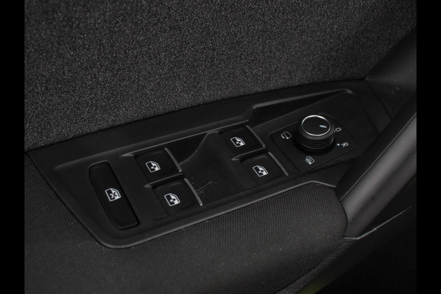 Volkswagen Tiguan Allspace 1.5 TSI DSG7 MOVE DEMO 7-Persoons Trekhaak Navigatie Apple Carplay/Android Auto Camera Parkeersensoren Adaptive Cruise Control  Winterpack Full LED Climate Control