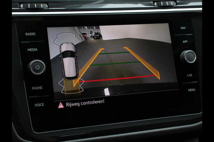 Volkswagen Tiguan Allspace 1.5 TSI DSG7 MOVE DEMO 7-Persoons Trekhaak Navigatie Apple Carplay/Android Auto Camera Parkeersensoren Adaptive Cruise Control  Winterpack Full LED Climate Control