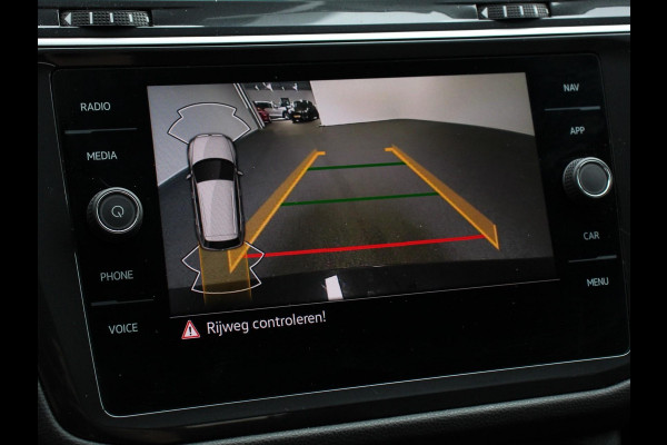 Volkswagen Tiguan Allspace 1.5 TSI DSG7 MOVE DEMO 7-Persoons Trekhaak Navigatie Apple Carplay/Android Auto Camera Parkeersensoren Adaptive Cruise Control  Winterpack Full LED Climate Control