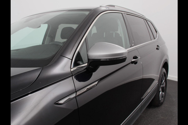 Volkswagen Tiguan Allspace 1.5 TSI DSG7 MOVE DEMO 7-Persoons Trekhaak Navigatie Apple Carplay/Android Auto Camera Parkeersensoren Adaptive Cruise Control  Winterpack Full LED Climate Control