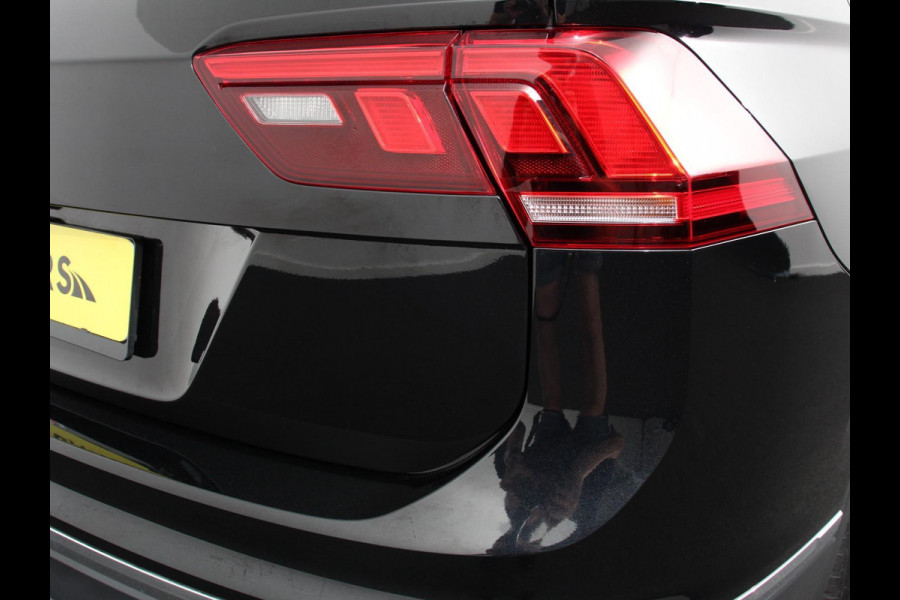 Volkswagen Tiguan Allspace 1.5 TSI DSG7 MOVE DEMO 7-Persoons Trekhaak Navigatie Apple Carplay/Android Auto Camera Parkeersensoren Adaptive Cruise Control  Winterpack Full LED Climate Control