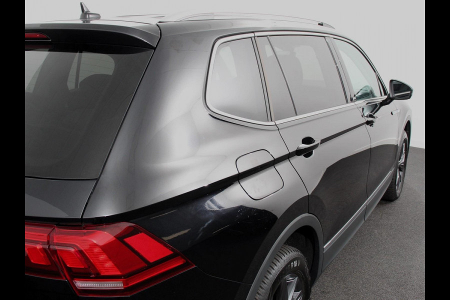 Volkswagen Tiguan Allspace 1.5 TSI DSG7 MOVE DEMO 7-Persoons Trekhaak Navigatie Apple Carplay/Android Auto Camera Parkeersensoren Adaptive Cruise Control  Winterpack Full LED Climate Control