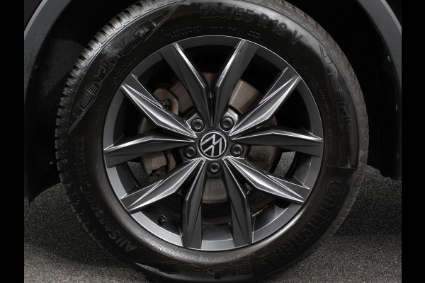 Volkswagen Tiguan Allspace 1.5 TSI DSG7 MOVE DEMO 7-Persoons Trekhaak Navigatie Apple Carplay/Android Auto Camera Parkeersensoren Adaptive Cruise Control  Winterpack Full LED Climate Control