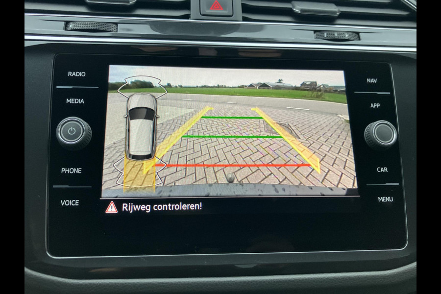 Volkswagen Tiguan 2.0 TDI R-Line Business+ | Black Style | Trekhaak | LED | ACC