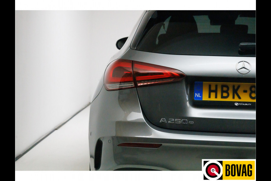 Mercedes-Benz A-Klasse 250 e Premium Plus AMG 218 PK | Pano | Leer | Head-up | Trekhaak Widescreen, 19 inch, 360 camera, VOL!!! Mercedes-Benz A-Klasse 250 e Premium Plus AMG 218 PK | Pano | Leer | Head-up | Trekhaak Widescreen, 19 inch, 360 camera, VOL!!!