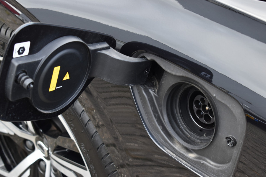 Volvo V60 T6 AWD 350PK Plug-in Hybrid Plus Dark | Lighting | 360 Camera | Harman/Kardon | 19"LMV | Leder | Stuurverwarming