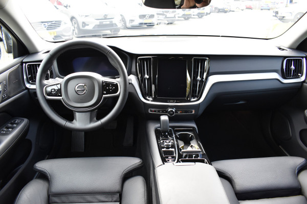 Volvo V60 T6 AWD 350PK Plug-in Hybrid Plus Dark | Lighting | 360 Camera | Harman/Kardon | 19"LMV | Leder | Stuurverwarming