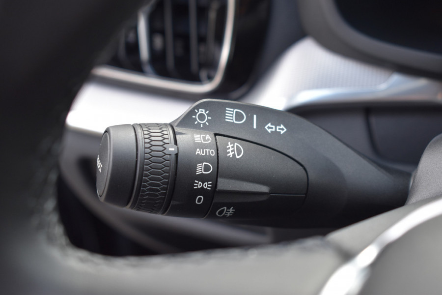 Volvo V60 T6 AWD 350PK Plug-in Hybrid Plus Dark | Lighting | 360 Camera | Harman/Kardon | 19"LMV | Leder | Stuurverwarming