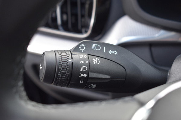 Volvo V60 T6 AWD 350PK Plug-in Hybrid Plus Dark | Lighting | 360 Camera | Harman/Kardon | 19"LMV | Leder | Stuurverwarming