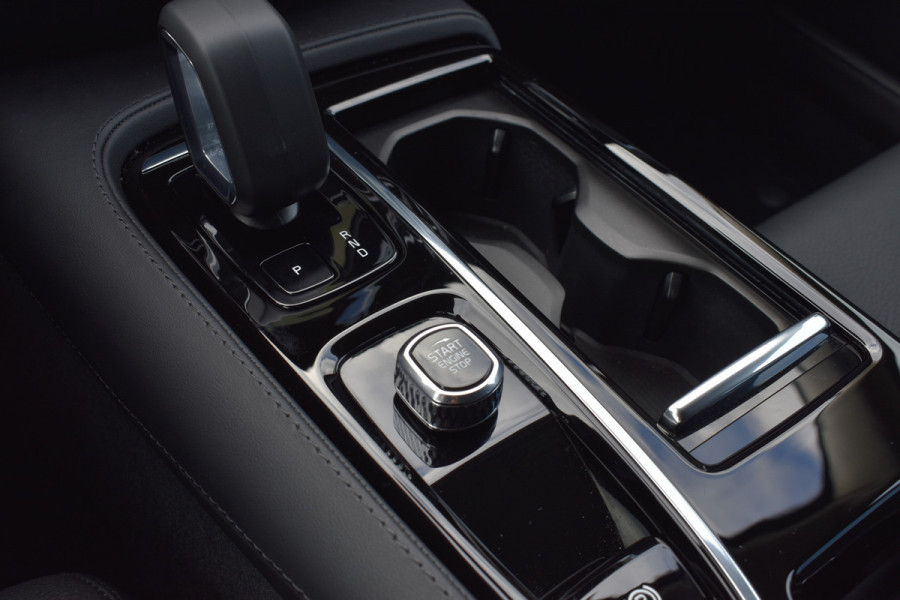 Volvo V60 T6 AWD 350PK Plug-in Hybrid Plus Dark | Lighting | 360 Camera | Harman/Kardon | 19"LMV | Leder | Stuurverwarming