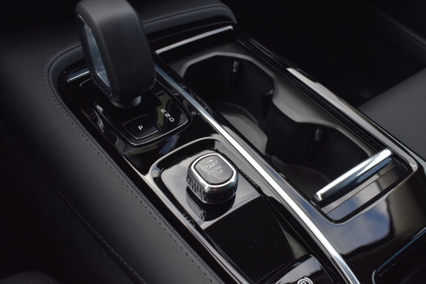 Volvo V60 T6 AWD 350PK Plug-in Hybrid Plus Dark | Lighting | 360 Camera | Harman/Kardon | 19"LMV | Leder | Stuurverwarming