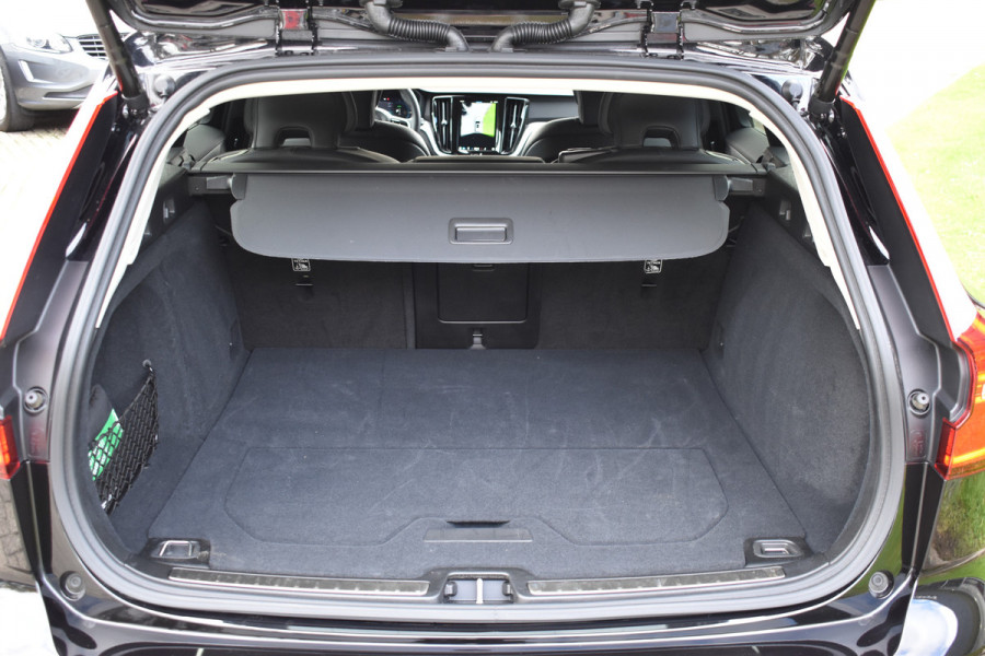 Volvo V60 T6 AWD 350PK Plug-in Hybrid Plus Dark | Lighting | 360 Camera | Harman/Kardon | 19"LMV | Leder | Stuurverwarming