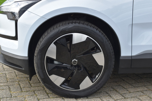 Volvo EX30 Extended Range 272PK Plus 69 kWh | Trekhaak | H&K | ACC | Blis | Stoelverwarming | Camera |